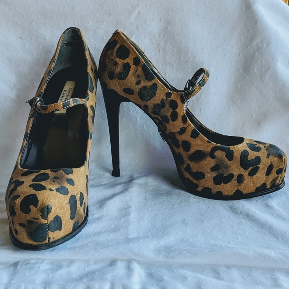 Vera Wang Leopard Print Heel. Size 7.5. - Picture 2 of 5